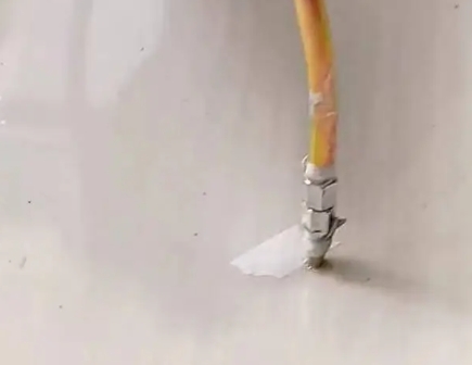 浑源瓷砖空鼓维修公司专业解答在瓷砖铺贴过程中，如果使用的砂料过粗（如全部使用了粗砂），可能会导致以下问题